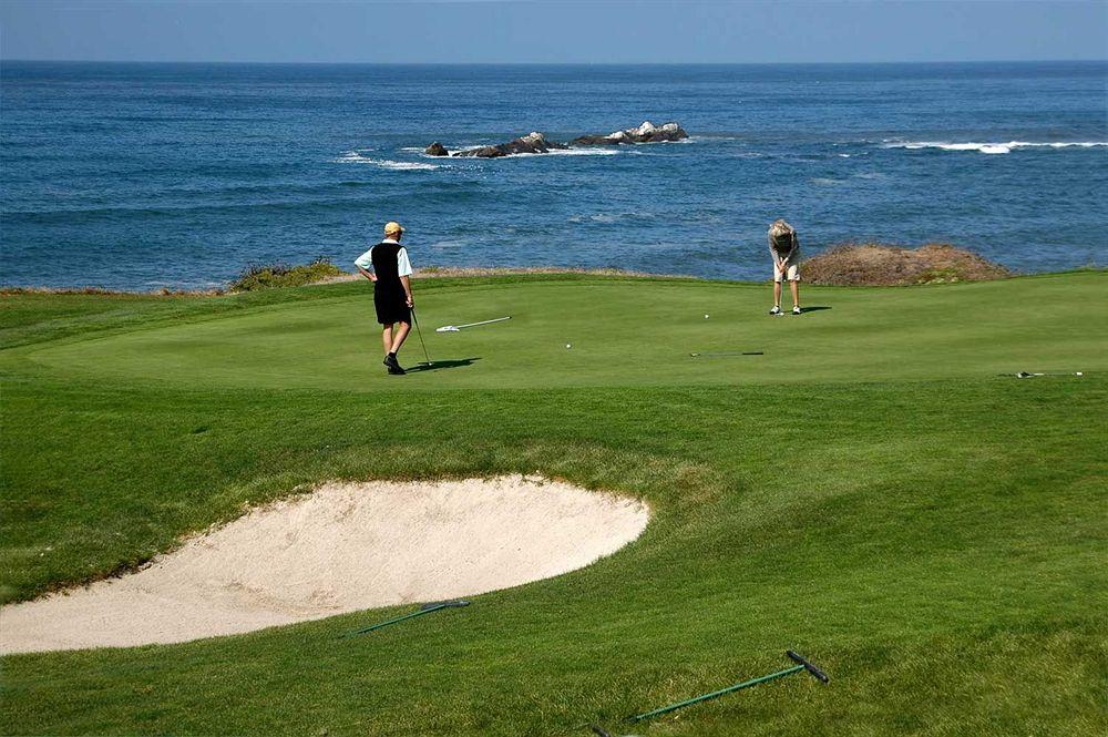 Hotel Enjoy Coquimbo Extérieur photo Golfers at the 7th green