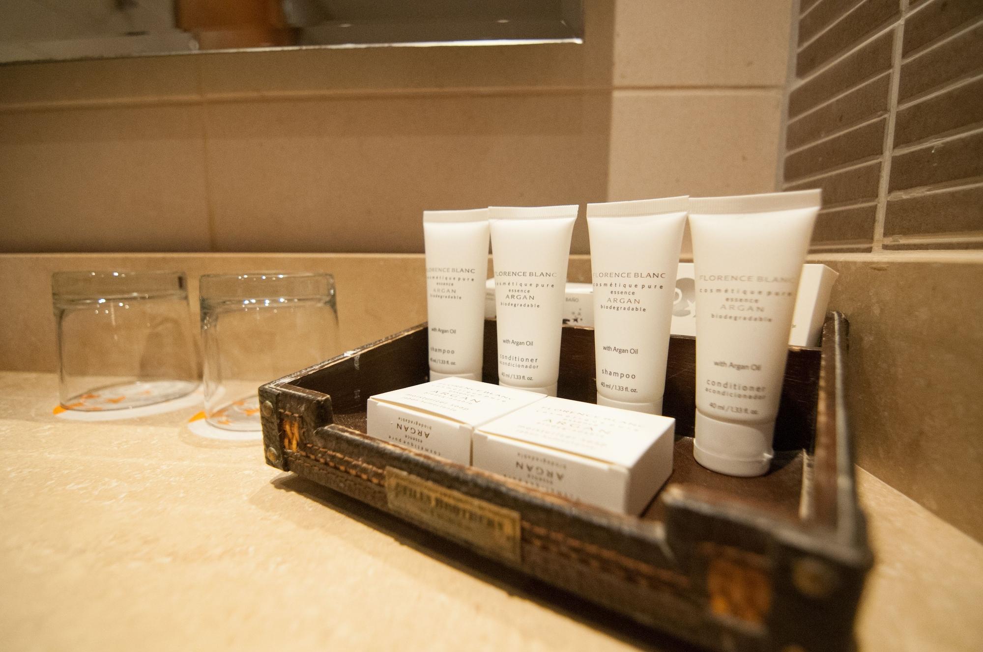 Hotel Enjoy Coquimbo Extérieur photo A selection of toiletries in a hotel bathroom