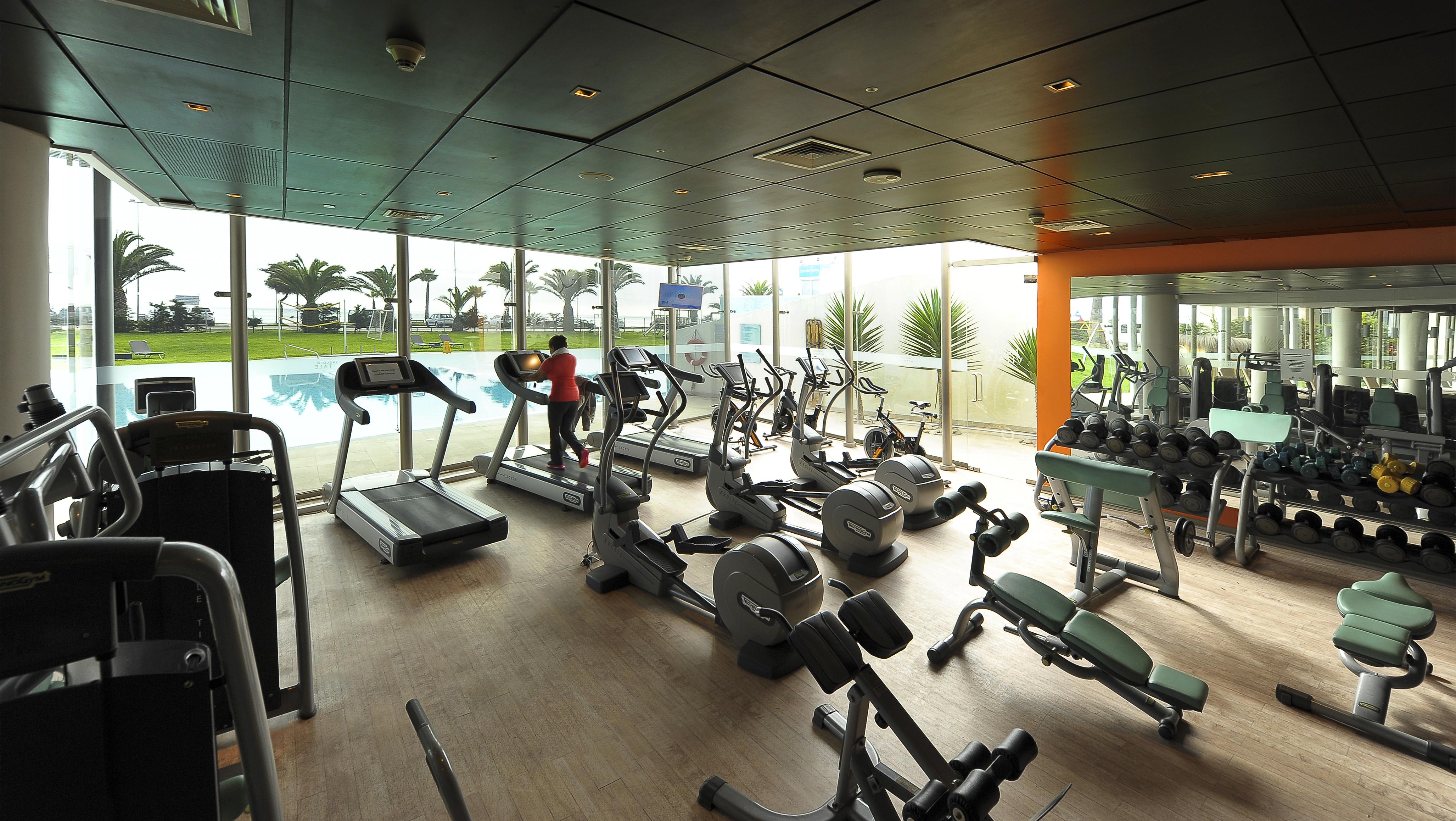 Hotel Enjoy Coquimbo Extérieur photo A gym in Dubai